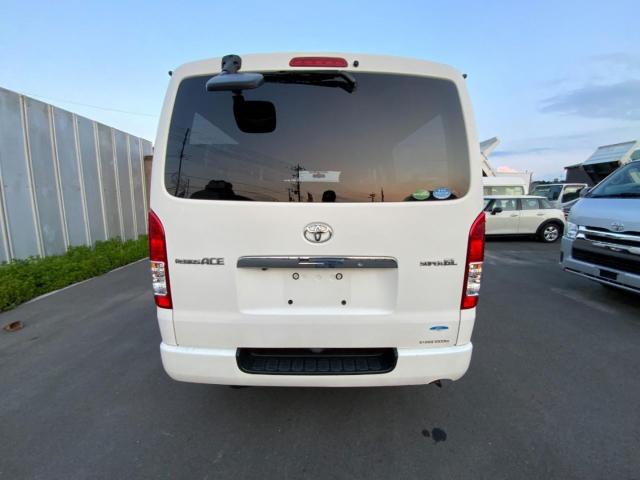 トヨタハイエースバン